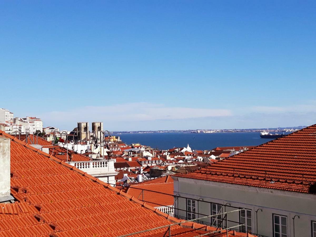 Chiado Apartment With View To The Castle Лиссабон Экстерьер фото